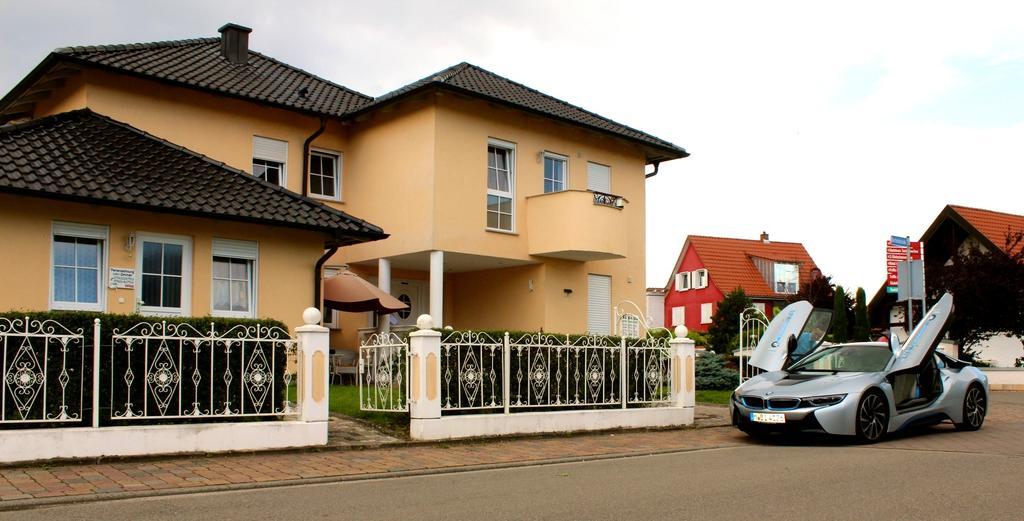 Gaestehaus Tante Tienchen 7 Minuten Zu Fuss Zum Europa Park , Plus Kostenloses Parkplatzticket Rulantica ,Alle Unsere Suiten Haben Einen Balkon Руст Экстерьер фото