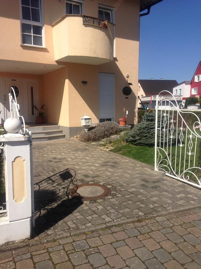 Gaestehaus Tante Tienchen 7 Minuten Zu Fuss Zum Europa Park , Plus Kostenloses Parkplatzticket Rulantica ,Alle Unsere Suiten Haben Einen Balkon Руст Экстерьер фото