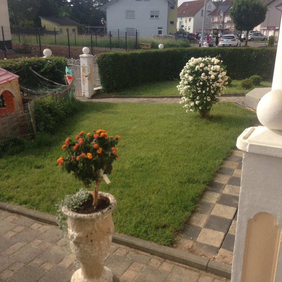 Gaestehaus Tante Tienchen 7 Minuten Zu Fuss Zum Europa Park , Plus Kostenloses Parkplatzticket Rulantica ,Alle Unsere Suiten Haben Einen Balkon Руст Экстерьер фото