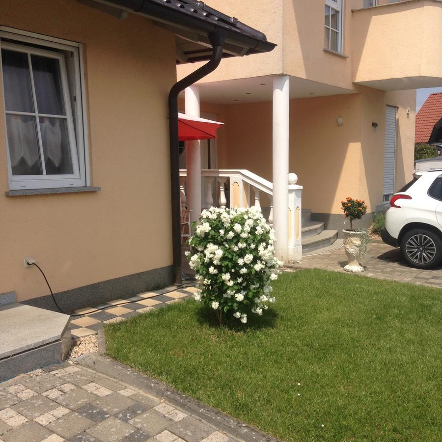 Gaestehaus Tante Tienchen 7 Minuten Zu Fuss Zum Europa Park , Plus Kostenloses Parkplatzticket Rulantica ,Alle Unsere Suiten Haben Einen Balkon Руст Экстерьер фото