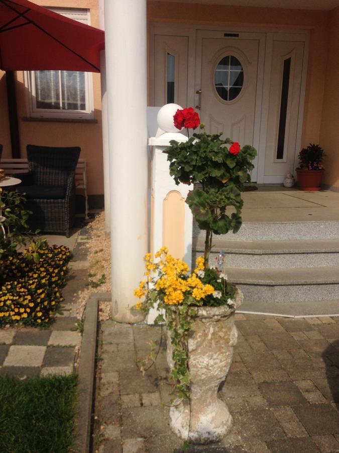 Gaestehaus Tante Tienchen 7 Minuten Zu Fuss Zum Europa Park , Plus Kostenloses Parkplatzticket Rulantica ,Alle Unsere Suiten Haben Einen Balkon Руст Экстерьер фото
