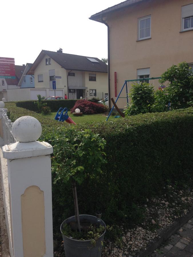 Gaestehaus Tante Tienchen 7 Minuten Zu Fuss Zum Europa Park , Plus Kostenloses Parkplatzticket Rulantica ,Alle Unsere Suiten Haben Einen Balkon Руст Экстерьер фото