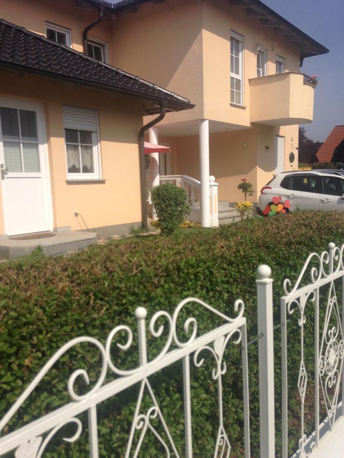 Gaestehaus Tante Tienchen 7 Minuten Zu Fuss Zum Europa Park , Plus Kostenloses Parkplatzticket Rulantica ,Alle Unsere Suiten Haben Einen Balkon Руст Экстерьер фото