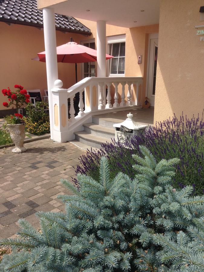 Gaestehaus Tante Tienchen 7 Minuten Zu Fuss Zum Europa Park , Plus Kostenloses Parkplatzticket Rulantica ,Alle Unsere Suiten Haben Einen Balkon Руст Экстерьер фото